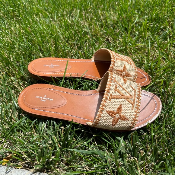 Louis Vuitton slides Size 39 - Picture 2 of 6